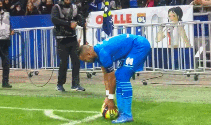 汉斯-弗里克对巴萨室内足球队的惊喜访问