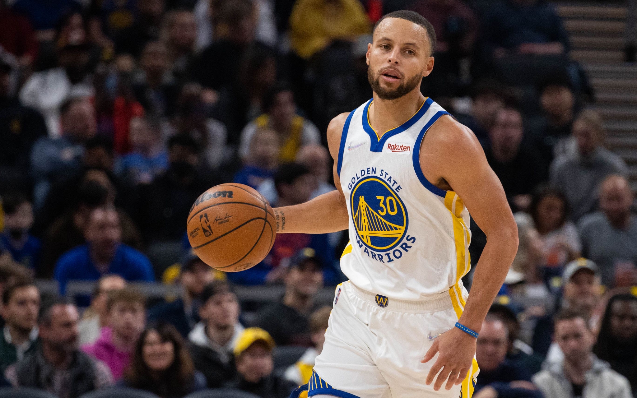 曼联前锋齐尔克泽面临转会，俱乐部对其持开放态度，但仍在培养塞斯科，寻求锋线补充，转会市场激烈争夺中。（曼联或放行齐尔克泽：继续培养塞斯科并补强锋线，转会市场鏖战正酣）