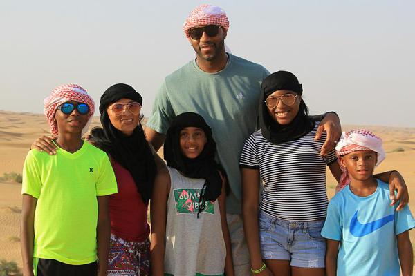 海港亚冠赛前Vlog：吉祥物伊戈已量产；林皇再度作客上海滩（海港亚冠备战Vlog：伊戈吉祥物量产上线，林皇再临上海滩）