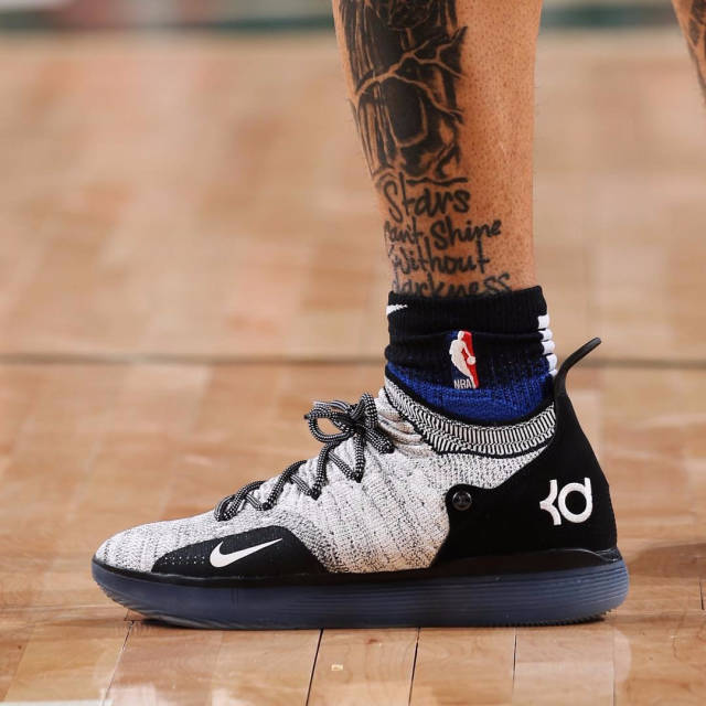 雄鹿大胜彰显强队底蕴（雄鹿强势取胜展现豪门底蕴）