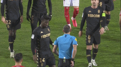 布朗过去6场场均33.3分7.3板7.2助，带队5胜1负