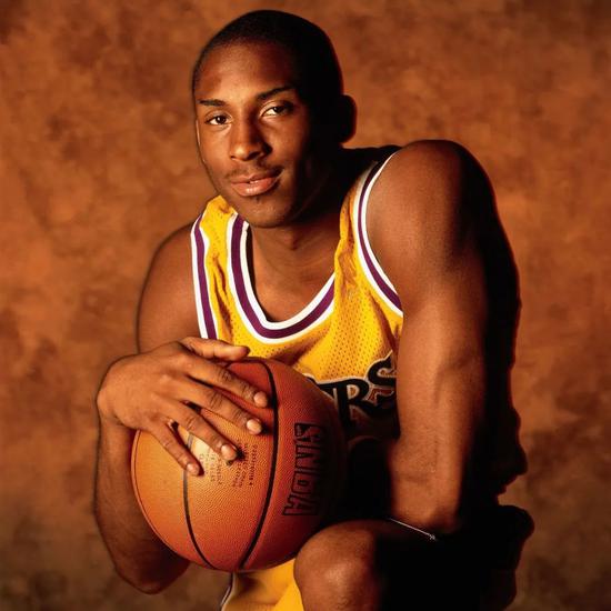 13岁零343天，阿森纳小将成为青年欧冠历史上最年轻出场球员（阿森纳13岁343天小将创青年欧冠最年轻出场纪录）